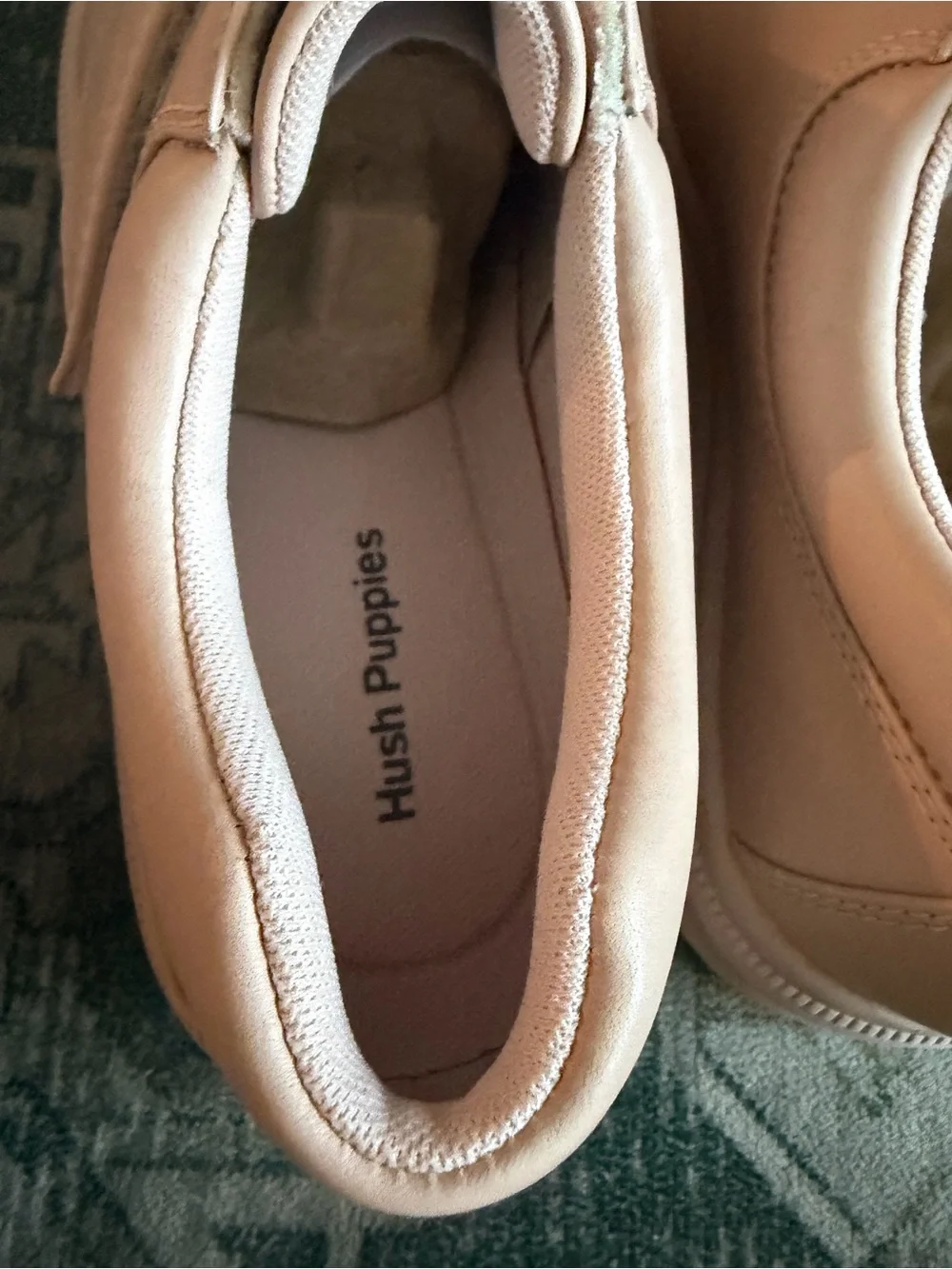 Hush Puppies Men's Gil shoes in a light pink color size 9